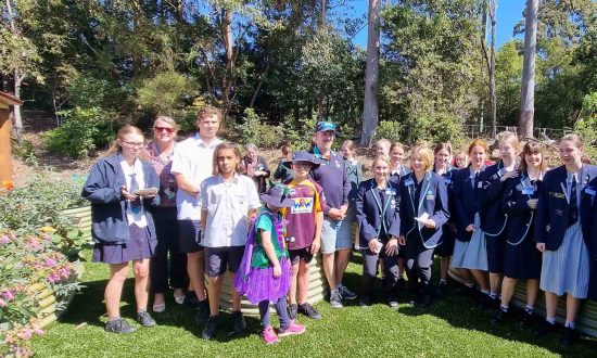Inaugural Flinders Environment Summit guests visit the Primary School's Edible Garden Project