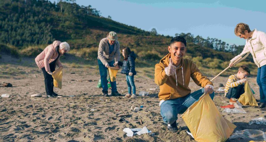 People picking up plastic waste on the beach