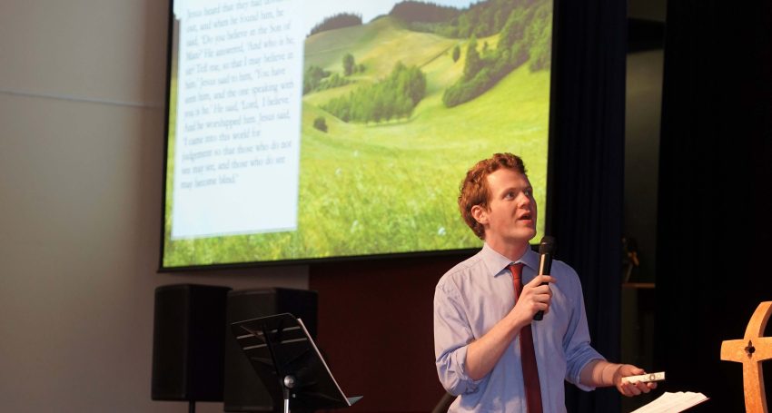 Dom Fay leading one of Coomera Anglican College’s weekly Secondary worship gatherings in 2023