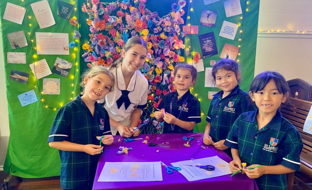 Students making flowers 